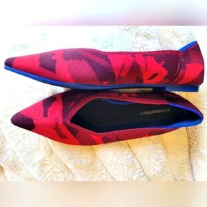 Je Te Accompagne Toujours Red Camo Stretchy Flats Size 39 (8.5 US)